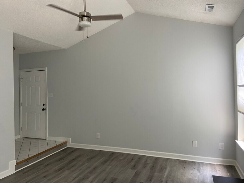 Building Photo - 3205 Jade Ct