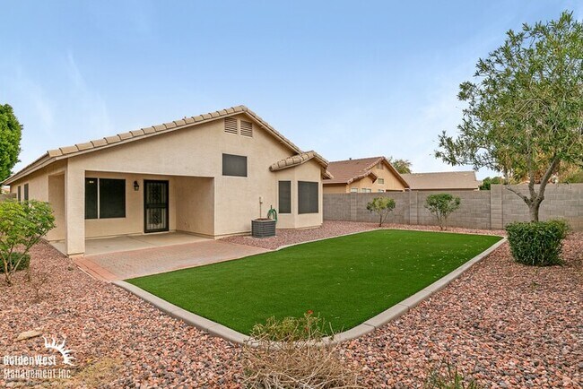 Building Photo - Charming 4Bdm 2Ba Home with a Private Yard in Peoria!