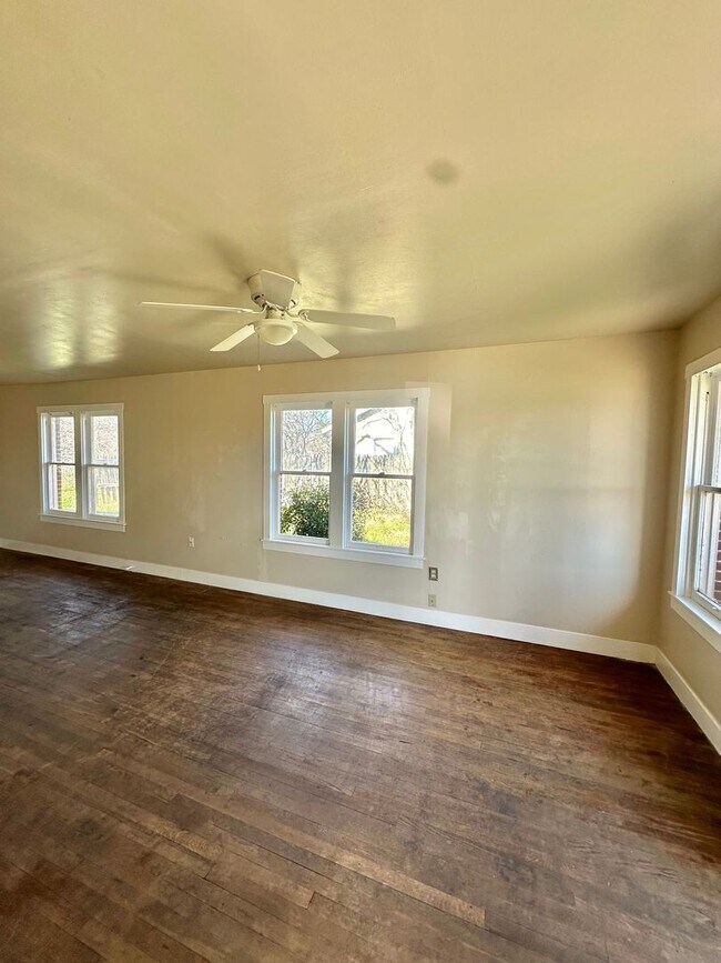 Building Photo - 3 Bedroom Available For Lease Near ASU!!!