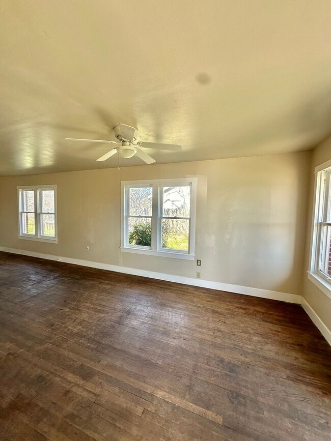 Building Photo - COMING MAY 2026 - Cozy 3 Bedroom Home Walking Distance to ASU Campus!