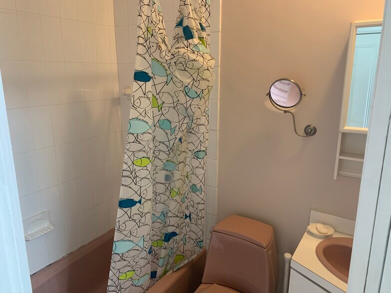 Building Photo - 6 Rutland Sq