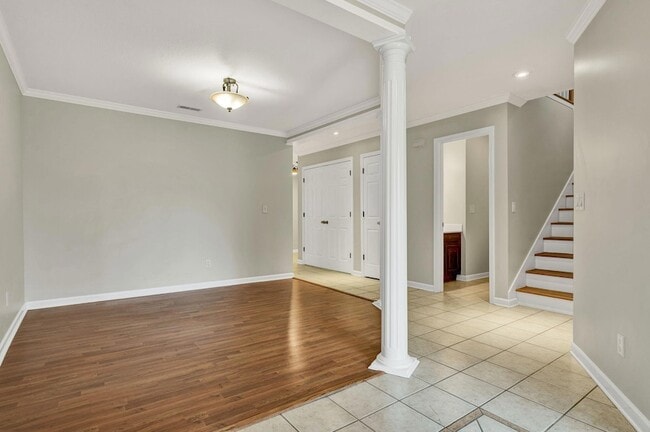 Building Photo - 3064 Igou Crossing Dr