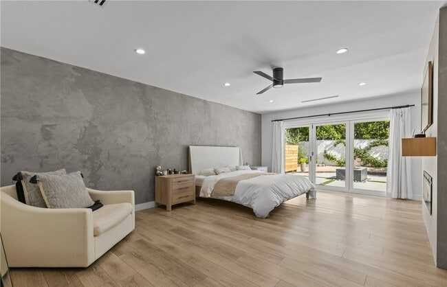 Building Photo - 240 W Gainsborough Rd