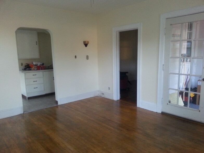 Building Photo - 249 Schoolhouse Rd