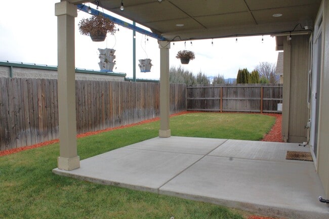 Building Photo - 2244 Kingswood Dr