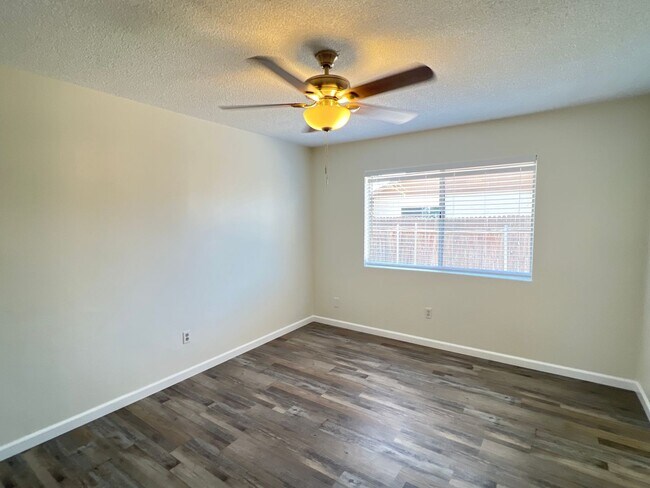 Building Photo - Northwest Bakersfield Home