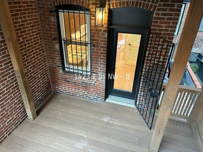 Building Photo - 1423 T St NW