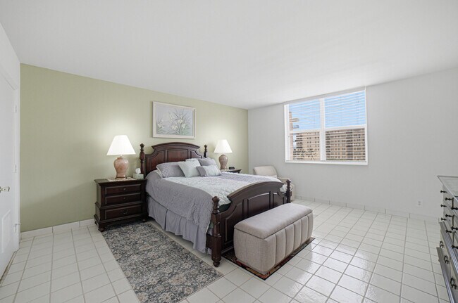 Building Photo - 3450 S Ocean Blvd
