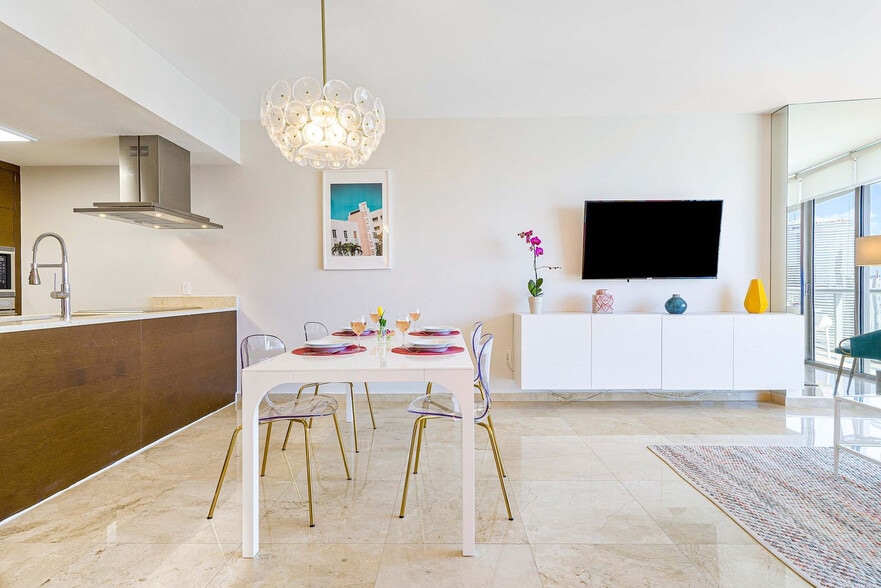 Building Photo - 485 Brickell Ave