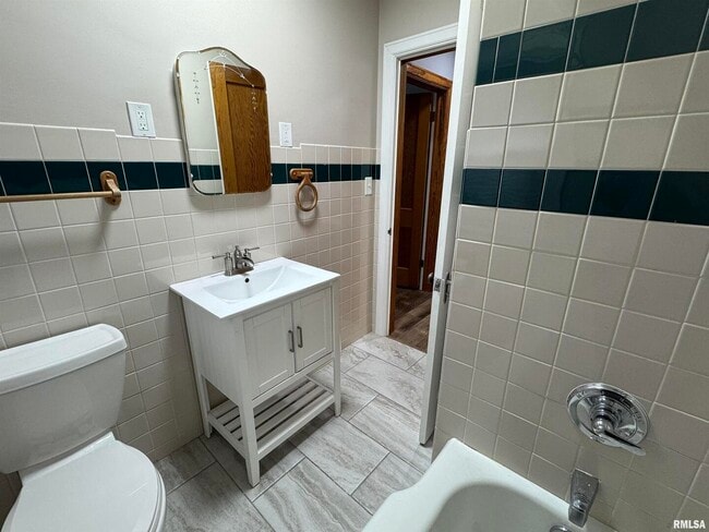 Building Photo - 1020 Brown St