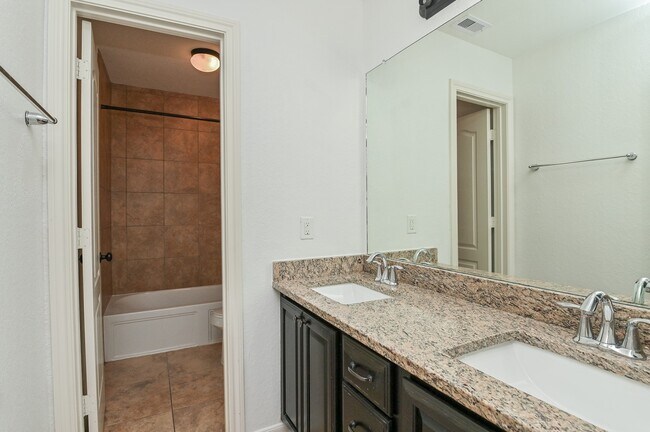 Building Photo - 6026 Baileys Run Ln