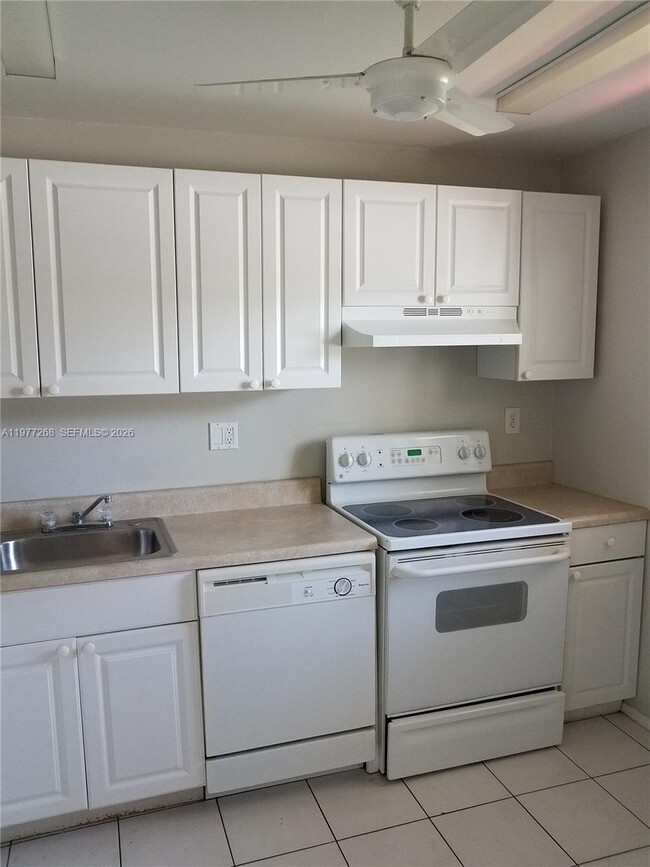 Building Photo - 8605 W Sample Rd