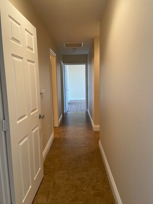 Building Photo - FABULOUS 4TH FLOOR CONDO IN GATED COMMUNIT...