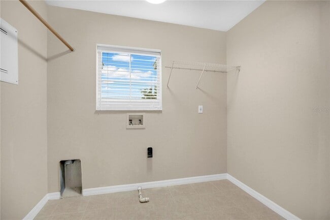 Building Photo - 2615 Lakemoor Dr
