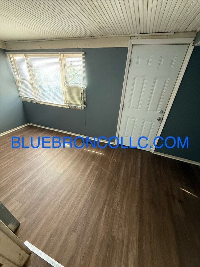 Building Photo - Must see beautiful house in northeast KC!