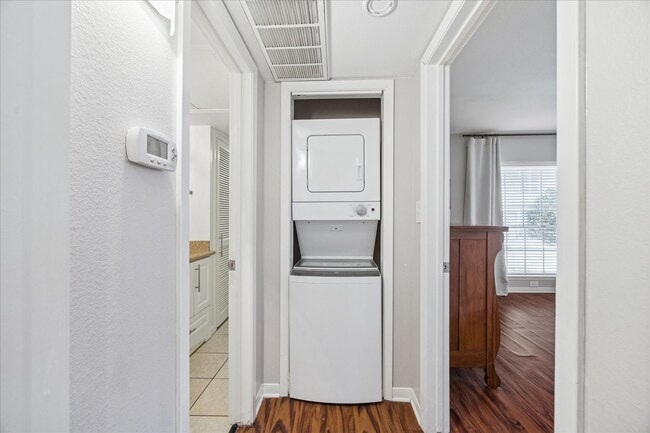 Building Photo - 1809 Stoney Brook Dr