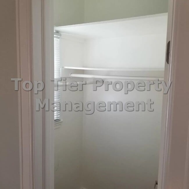 Building Photo - ***Charming 1 Bed / 1 Bath Cottage in Sout...