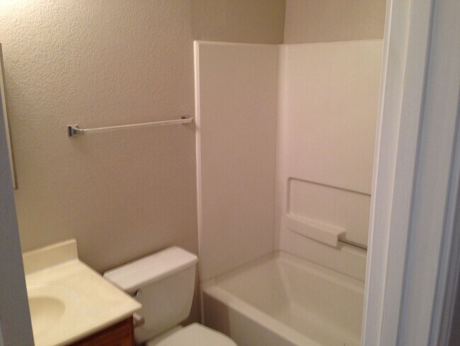 Building Photo - 313 Edgewood Cove