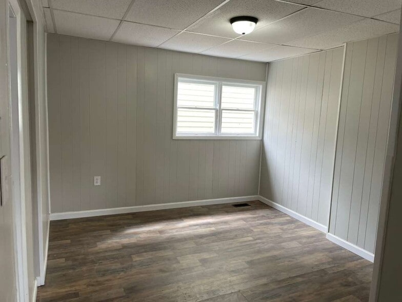 Building Photo - 315 10th St