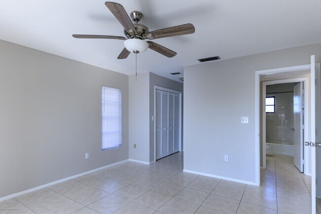 Building Photo - WATERFRONT- 2-BEDROOMS, 2-BATH- PUNTA GORD...