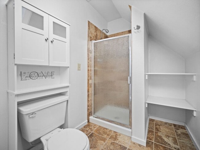 Building Photo - 4 Bed, 2 Bath Long Term Rental in GU District