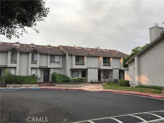 Building Photo - 2220 E Chapman Ave