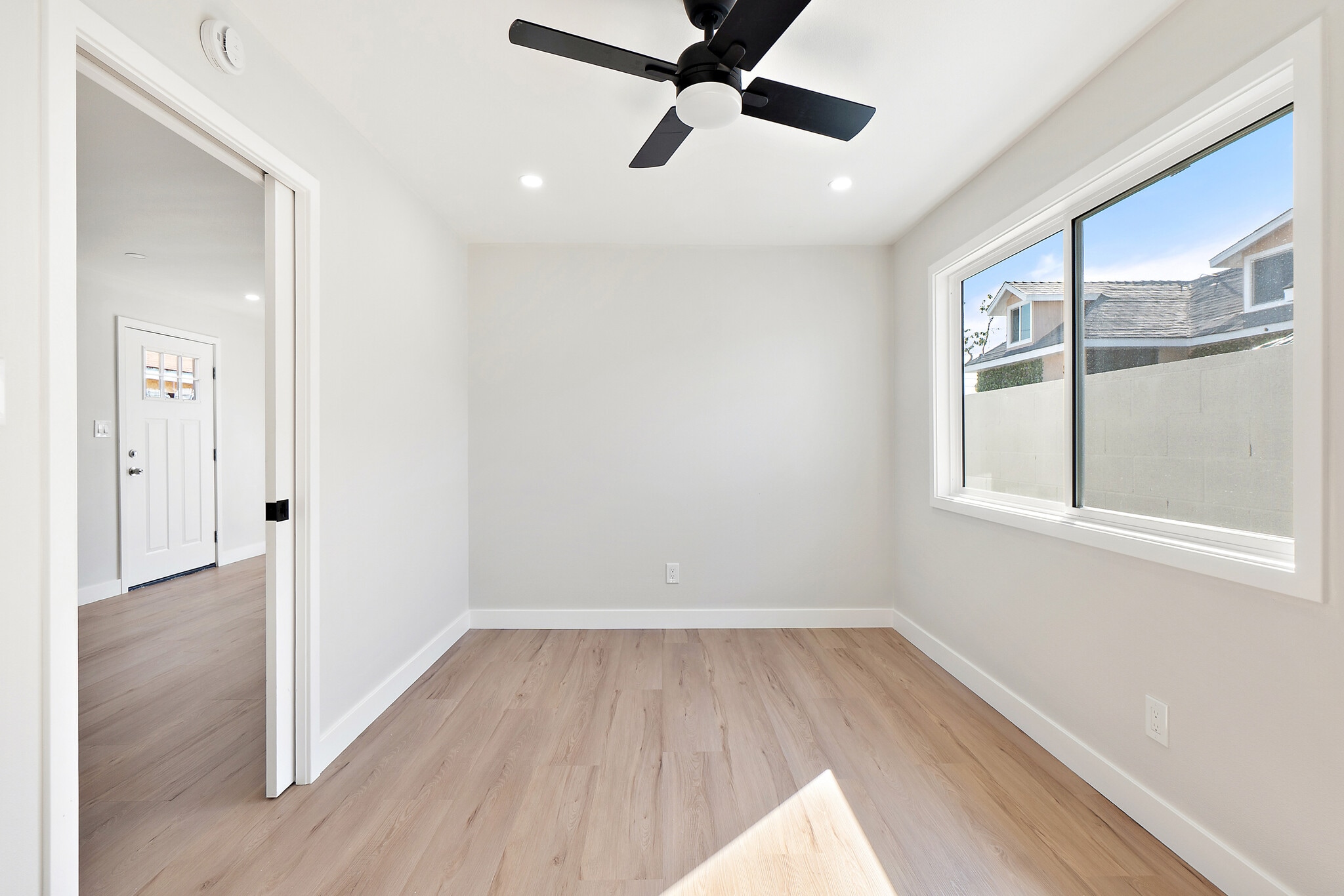 Building Photo - 2051 E Harding St