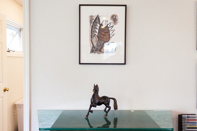 Building Photo - 2707 E Thomas St