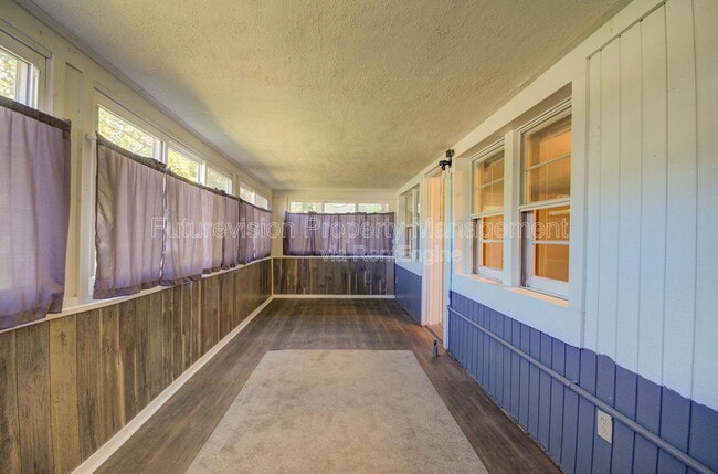 Building Photo - 1704 Belleview Ave