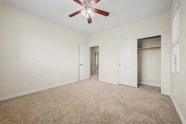 Building Photo - 8425 W Northview Ave