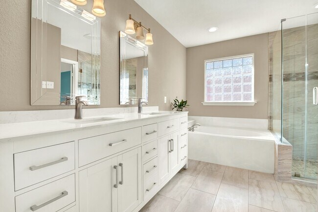 Building Photo - 9226 Fernwillow Dr