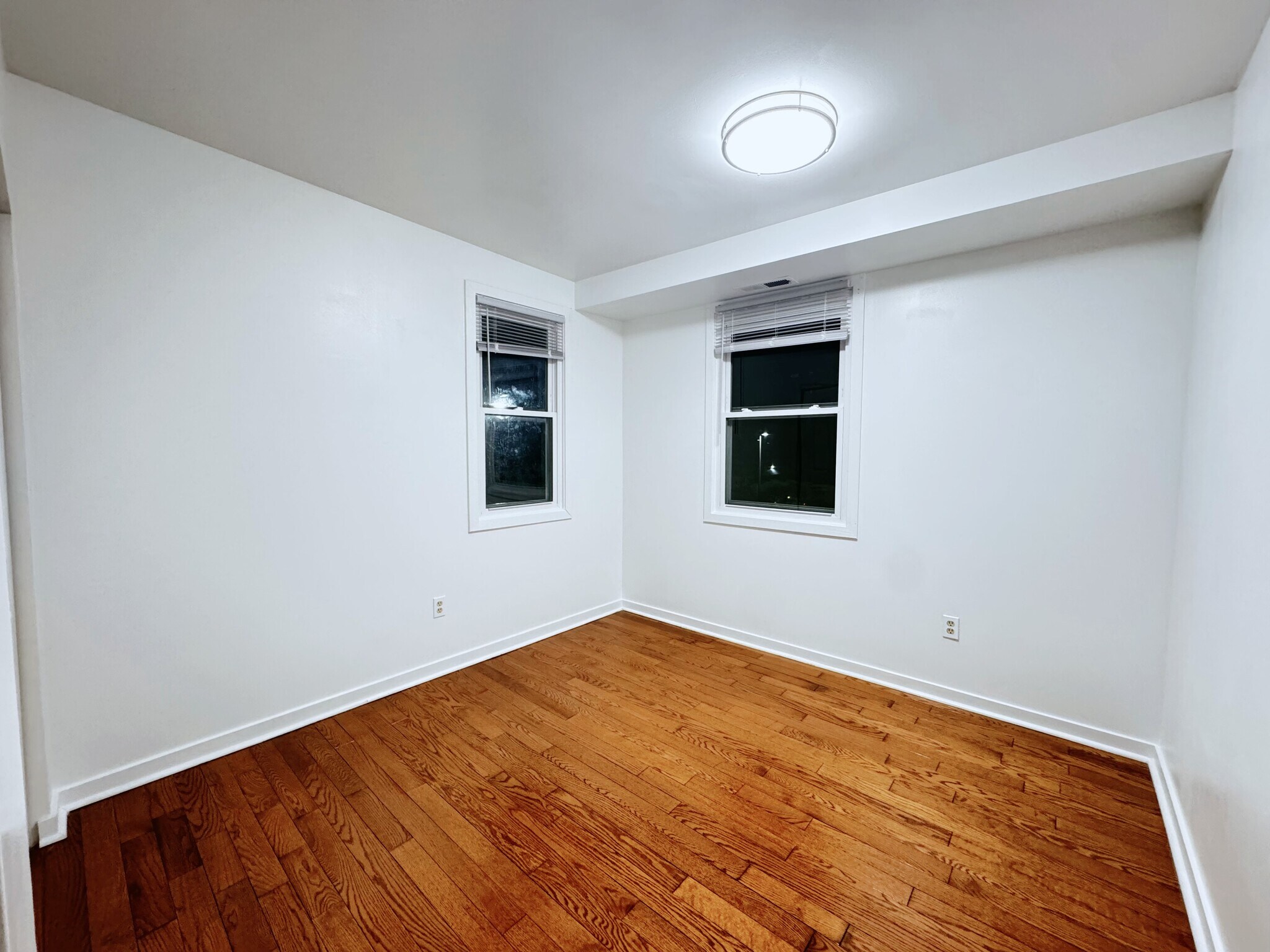 Building Photo - 304 N 8th St