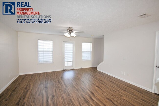 Building Photo - Beautiful Smyrna townhome less than 1 mile...