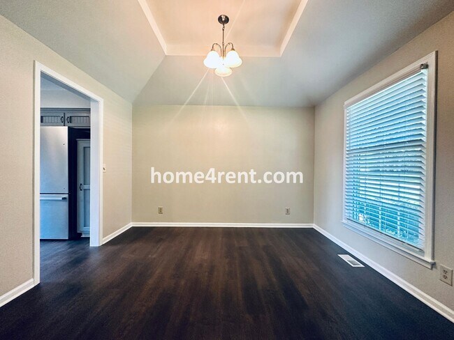 Building Photo - Cozy Ranch Home in Shawnee w/ Plenty of Natural Light, Wood Floors Throughout and an Updated Kitc...