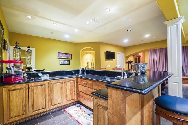 Building Photo - 6655 Traquair Pl