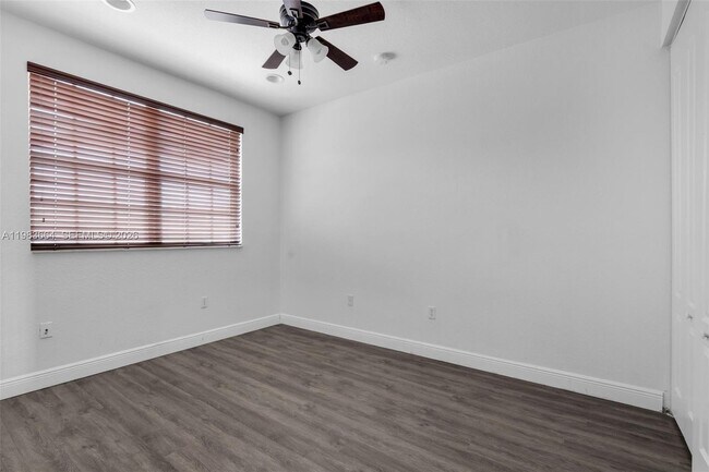 Building Photo - 624 SW 147th Ave