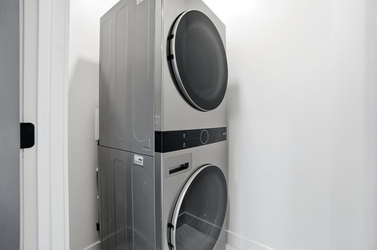 Building Photo - 131 S C St