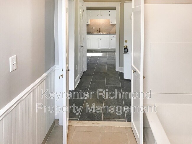 Building Photo - 404 W 27th St