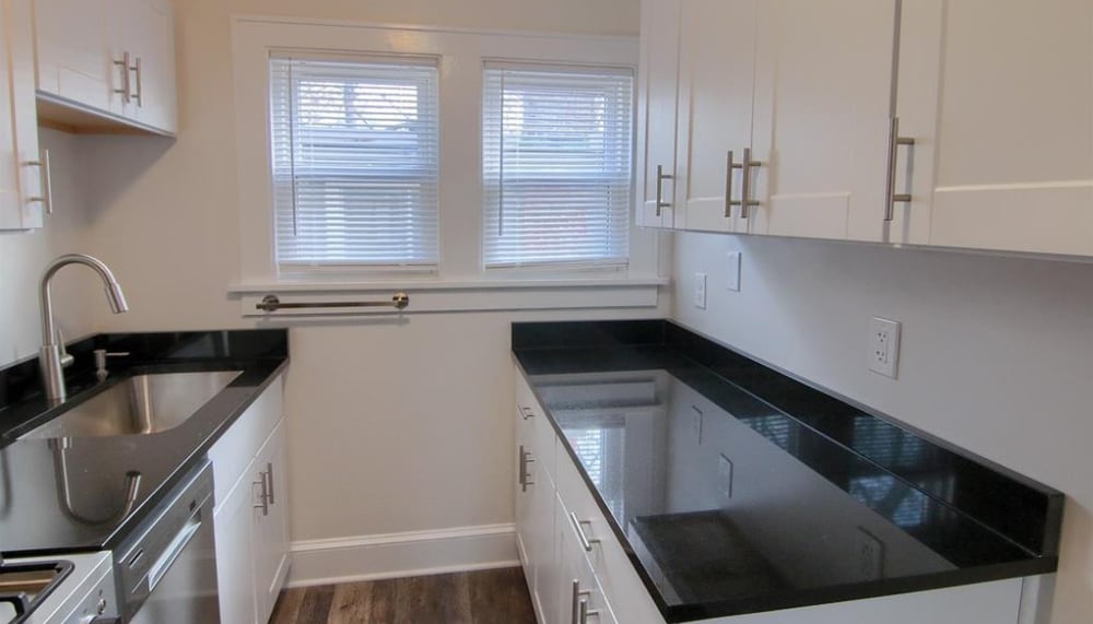 Building Photo - 372 W Bennett Ave