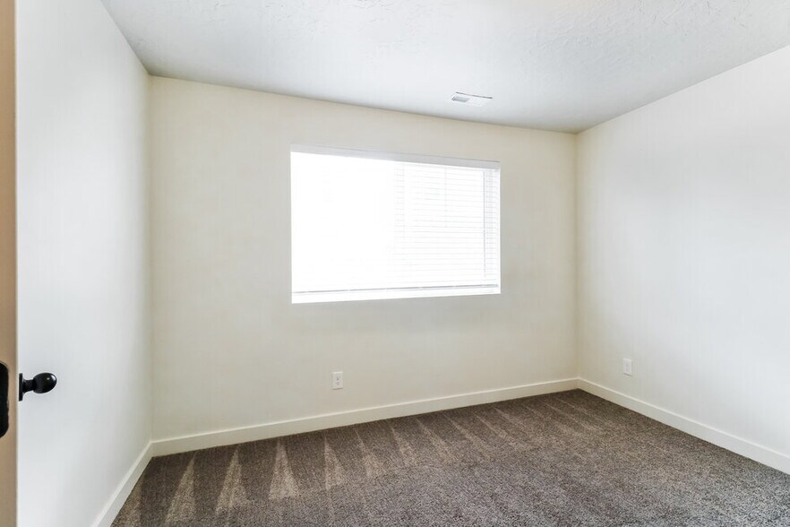 Building Photo - 141 E Polaris Dr