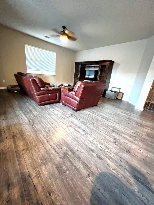 Building Photo - 422 Abbey Ln