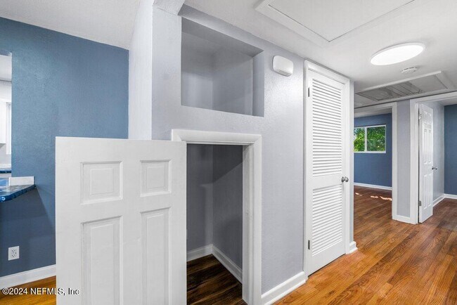 Building Photo - 4007 Aldington Dr