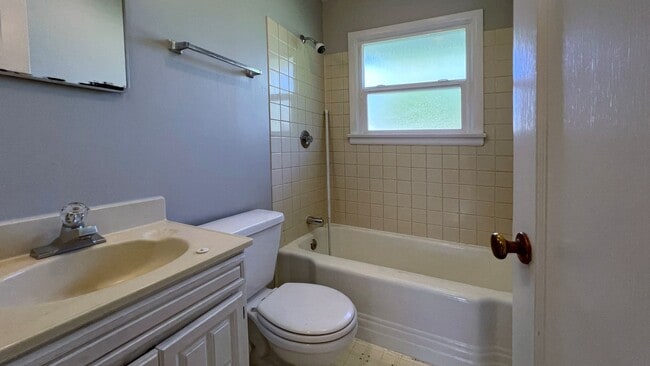 Building Photo - 32143La