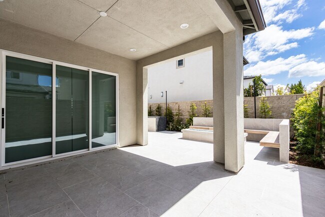 Building Photo - Incredible Fully Furnished New Home In Lak...