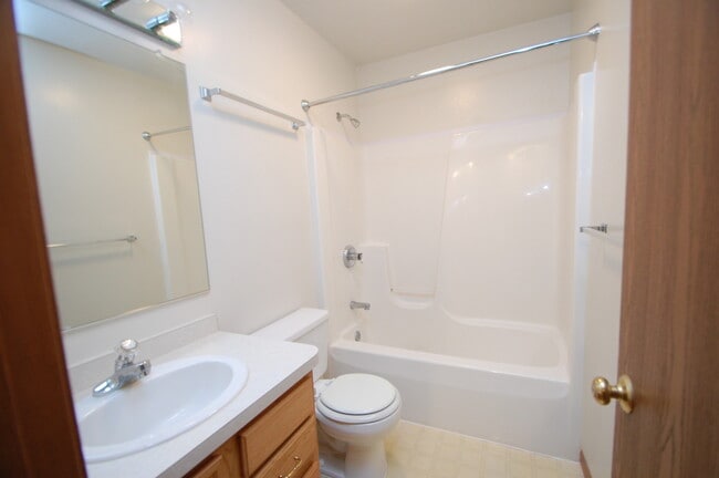 Building Photo - 121 Watertower Ct