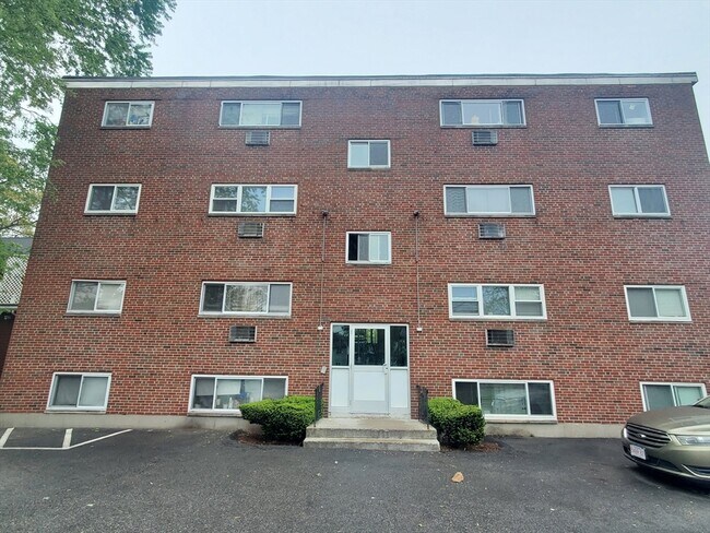 Building Photo - 4 Oakcrest Rd