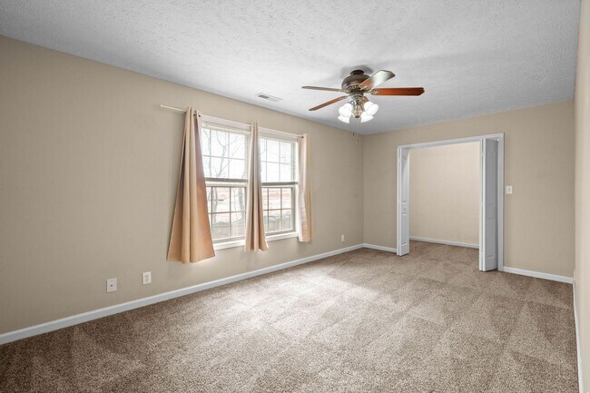 Building Photo - Pet Friendly Three Bedroom with Bonus!