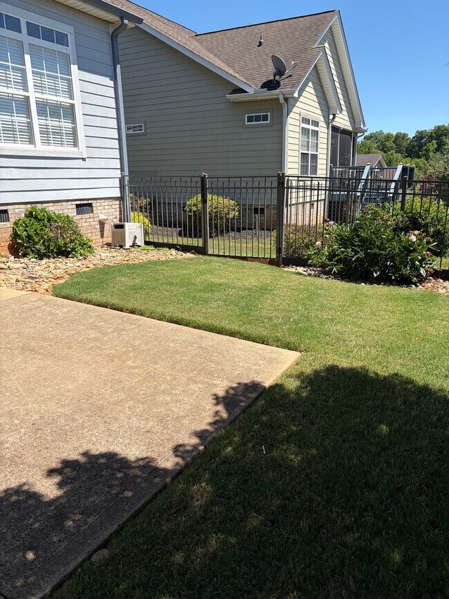Building Photo - TRAVLERS REST HOME LOCATED IN HUNTERS RIDGE GATED COMMUNITY!