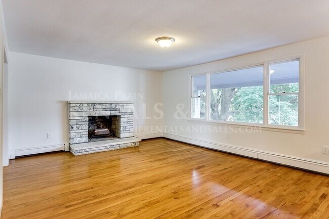 Building Photo - 19 Norton St