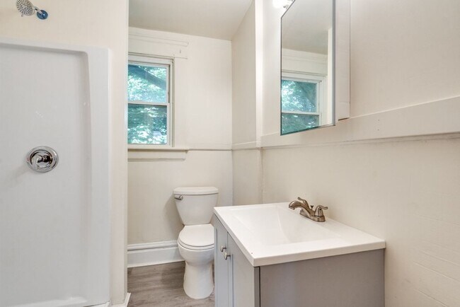 Building Photo - 485 Allyn St